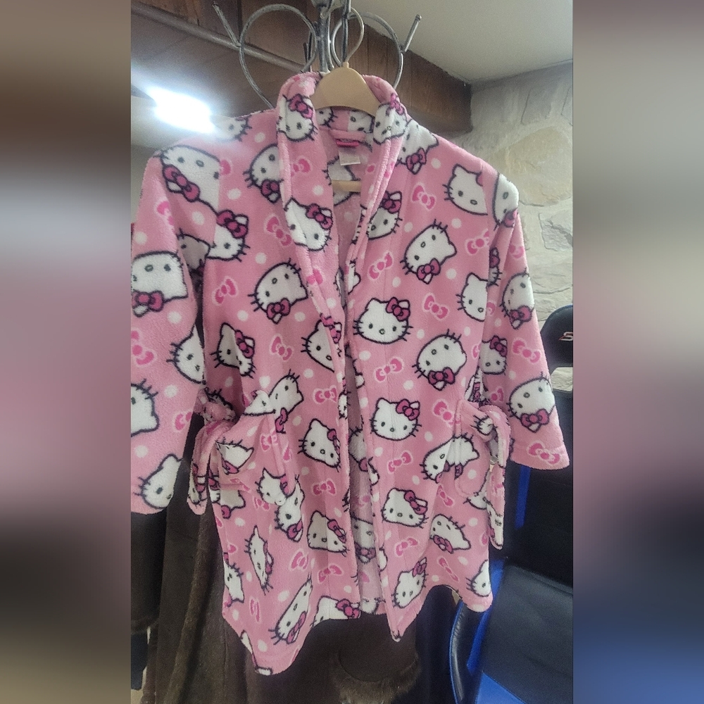 Hello Kitty Pink Fleece Kids Robe - Picture 2 of 3